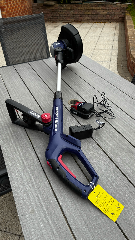 Spear & Jackson Cordless 25cm Grass Trimmer - 18v