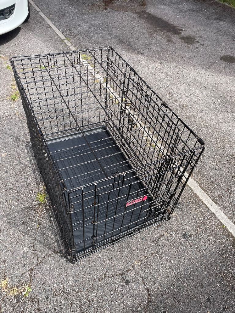 Dog Crate for Medium-Sized Dog – Good Condition
