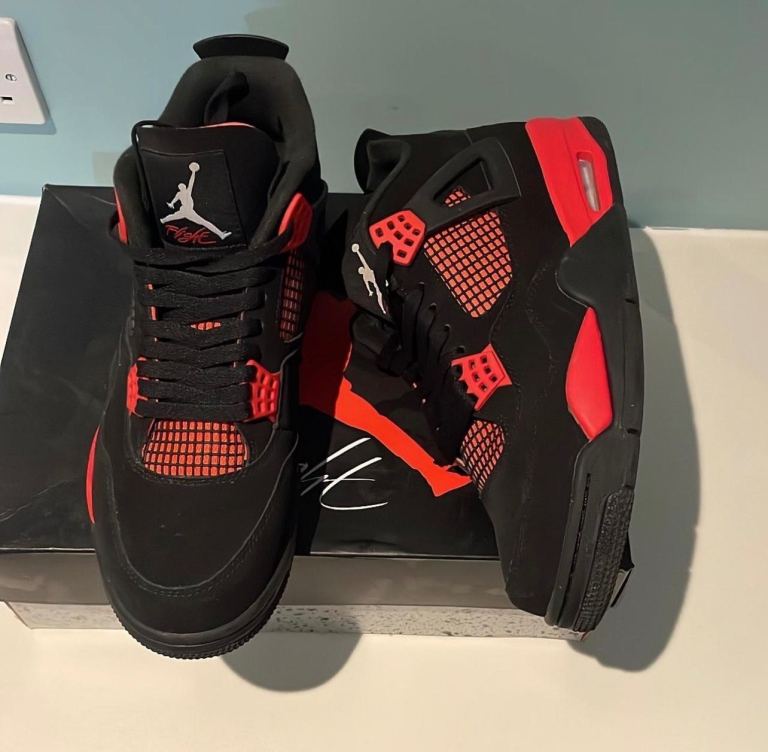 Jordan 4s red thunder size 8.5