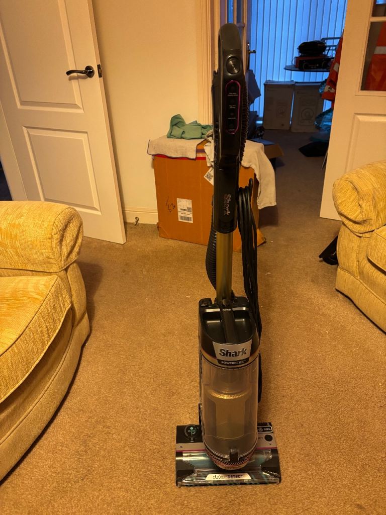 Shark Upright Vacuum Cleaner – Good Condition