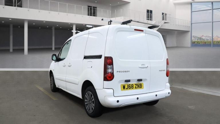 2018 Peugeot Partner 850 1.6 BlueHDi Professional - NO VAT TO PAY - SAT NAV - LOW MILES  PANEL VA...