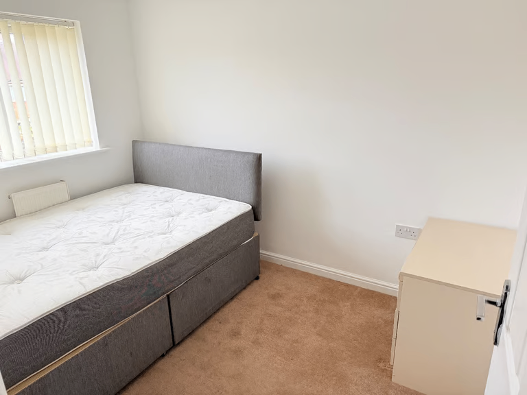 Spacious & Cosy double room for rent M22 1BT