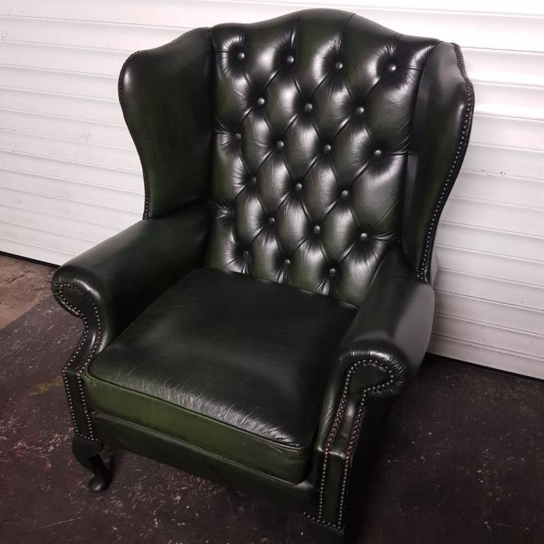 Beautiful Dark Green Leather Chesterfield Winged arm chair QUEEN ANNE - Stud detail