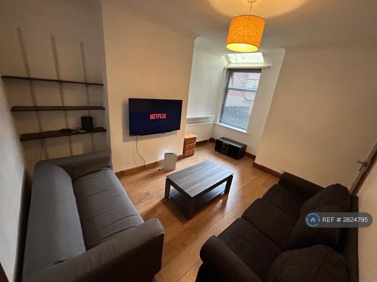 4 bedroom house in Monica Grove, Manchester, M19 (4 bed) (#2824795)