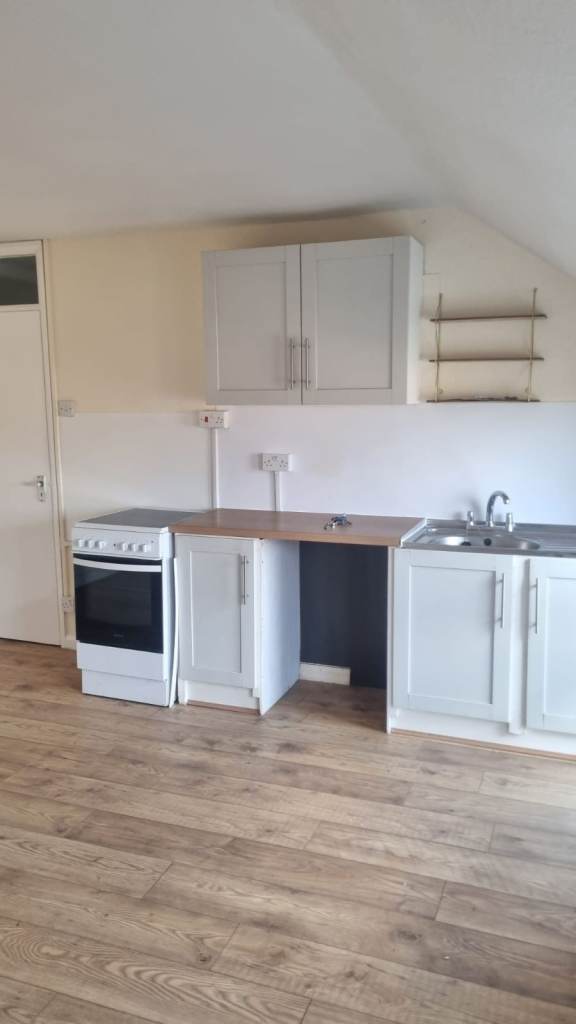 Newly Decorated and refurbished Two Bedroom Second Floor flat in Grantham Town Centre