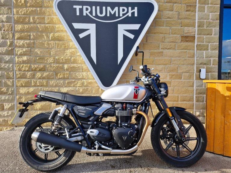 2025 TRIUMPH SPEED TWIN 900 - 1 Owner from New Low mileage