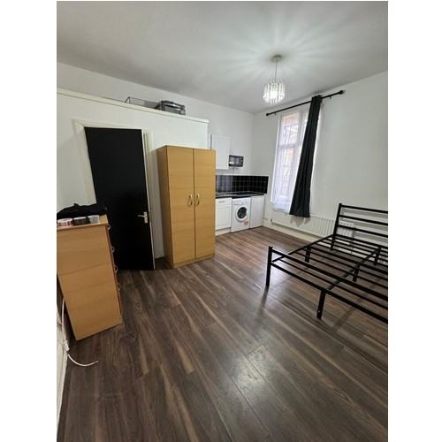 Double Self-Contained Studio in North Pole Road, North Kensington, W10 6QL