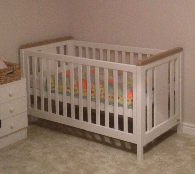 Mamas and papas white cot