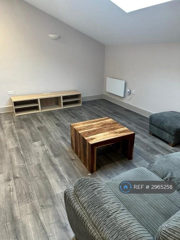 2 bedroom flat in Cube House, Stoke Mandeville, Aylesbury, HP22 (2 bed) (#2965258)