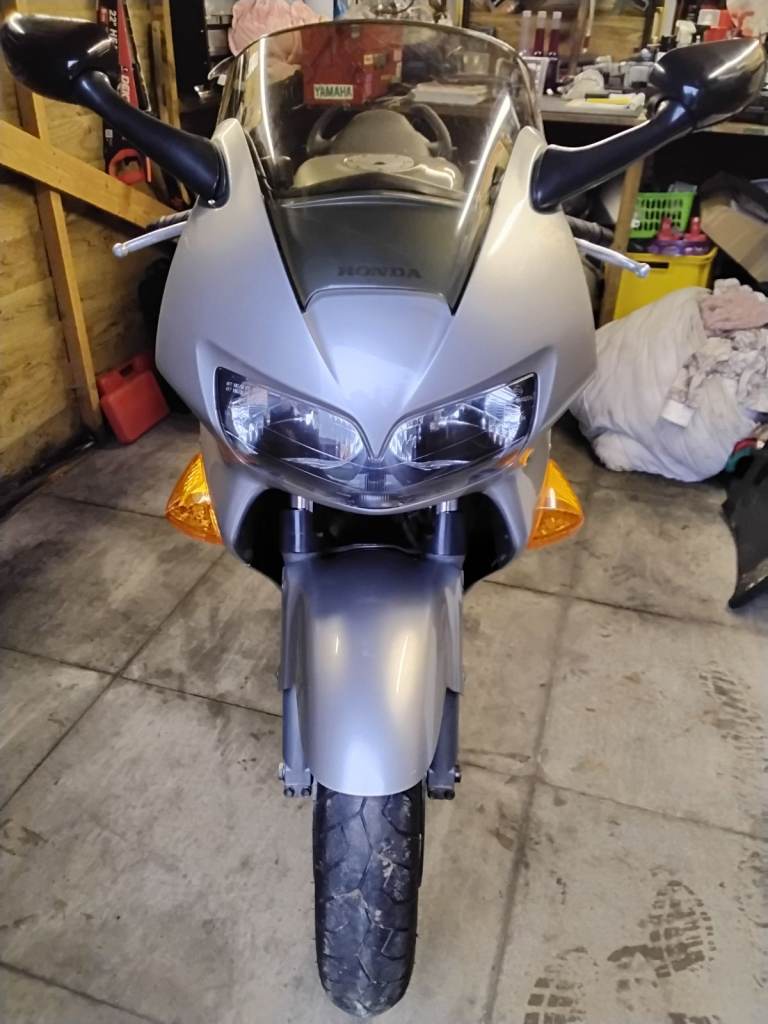 HONDA VFR800FI 1998 SILVER. 