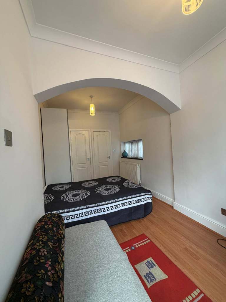 Studio flat for rent in Isleworth TW7 5EQ