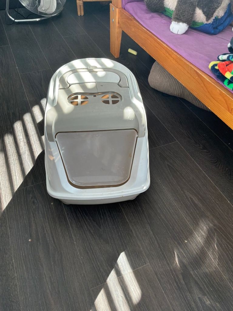 Cat litter box