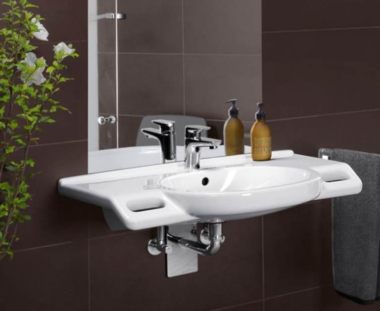 Villeroy & Boch White Ceramic Wall-Mounted Bathroom Basin – 800mm
