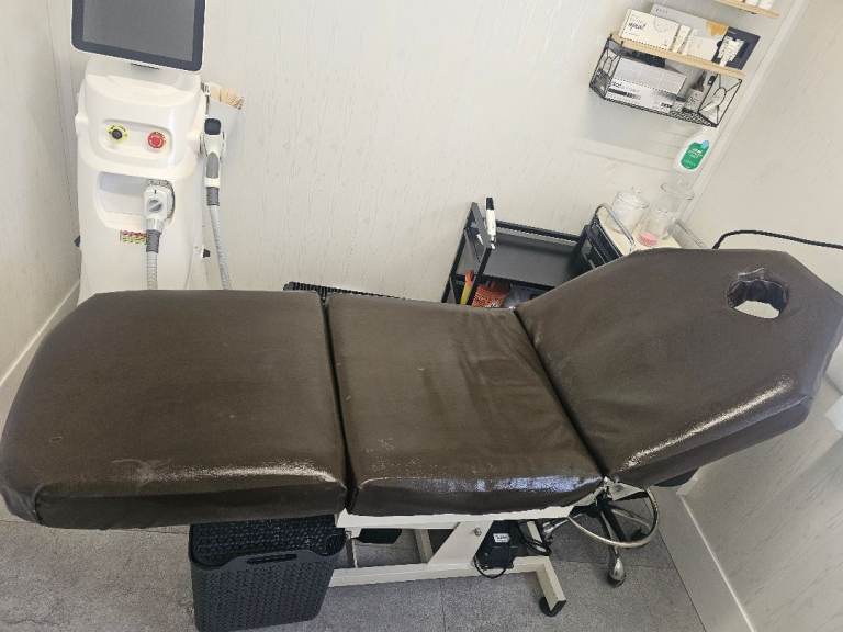 Electric Beauty Bed - 3 section adjustable 