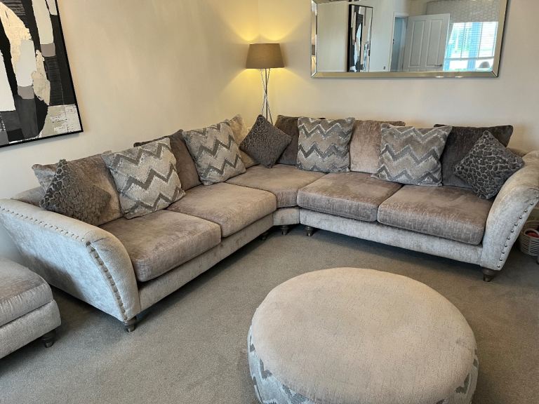 Corner sofa, snuggle chair & 2 pouffes
