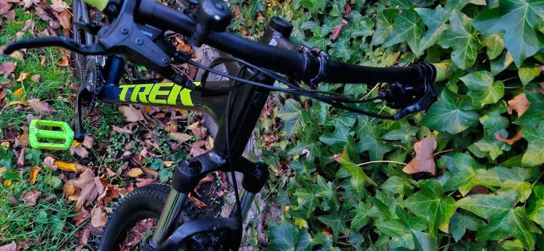 TREK MARLIN 5, 29ER HARDTAIL WITH HYDRAULIC BRAKES [USED TWICE SIZE LARGE £300