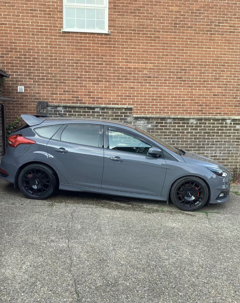 Ford Focus ST car doors grey 