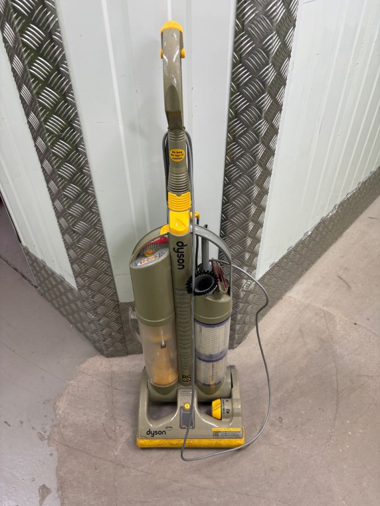Dyson Upright Vacuum Cleaner – Good Condition