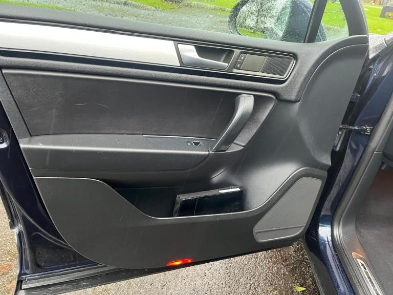 2014 Volkswagen Touareg 3.0 TDI V6 BlueMotion Tech R-Line Tiptronic 4WD Euro 5 (s/s) 5dr ESTATE D...