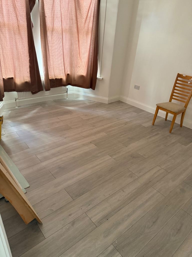 Newley Refurbished 5 Bedroom Terraced House, 5 Mins Walk to Ilford Station, IG1