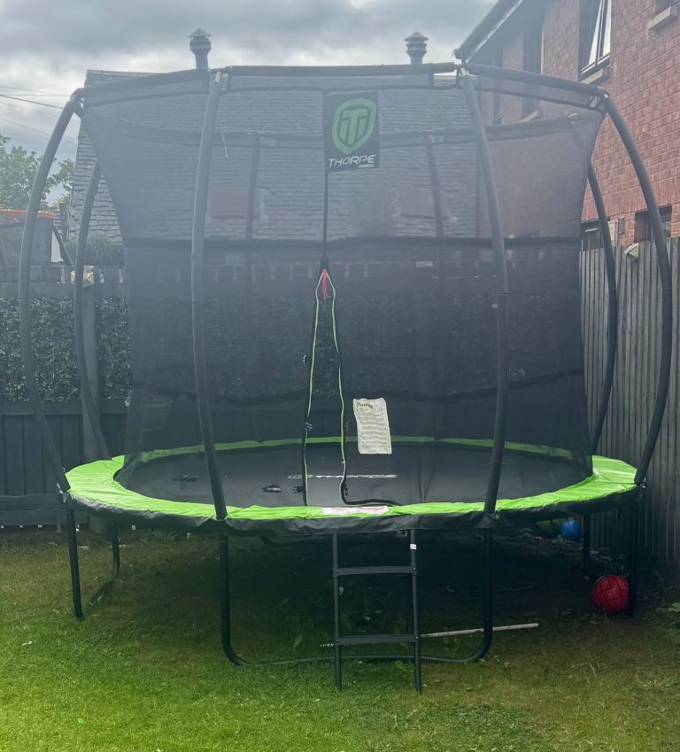 10ft trampoline with ladder 