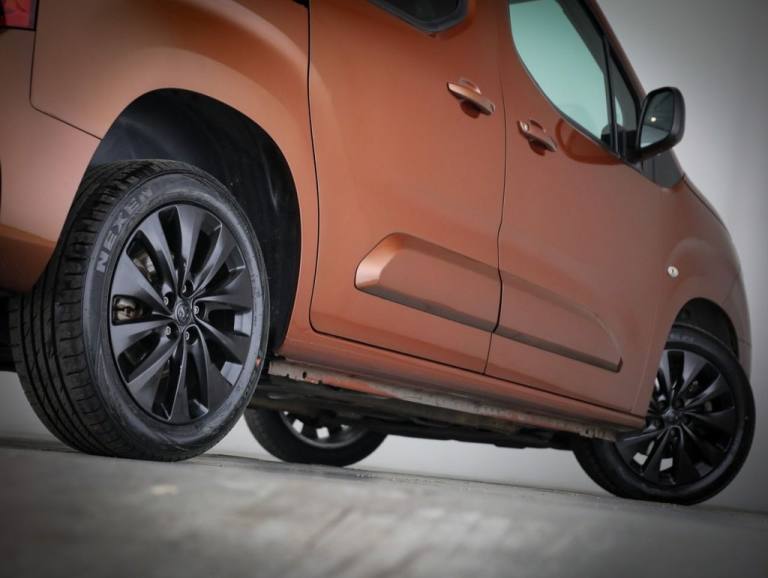 2021 Vauxhall Combo Life 1.2 Turbo 130 Elite 5dr Auto [7 seat] MPV PETROL Automatic