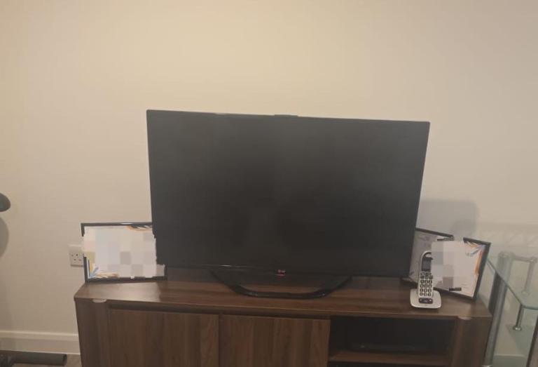LG Flat Screen TV – Fully Working, Clear Display