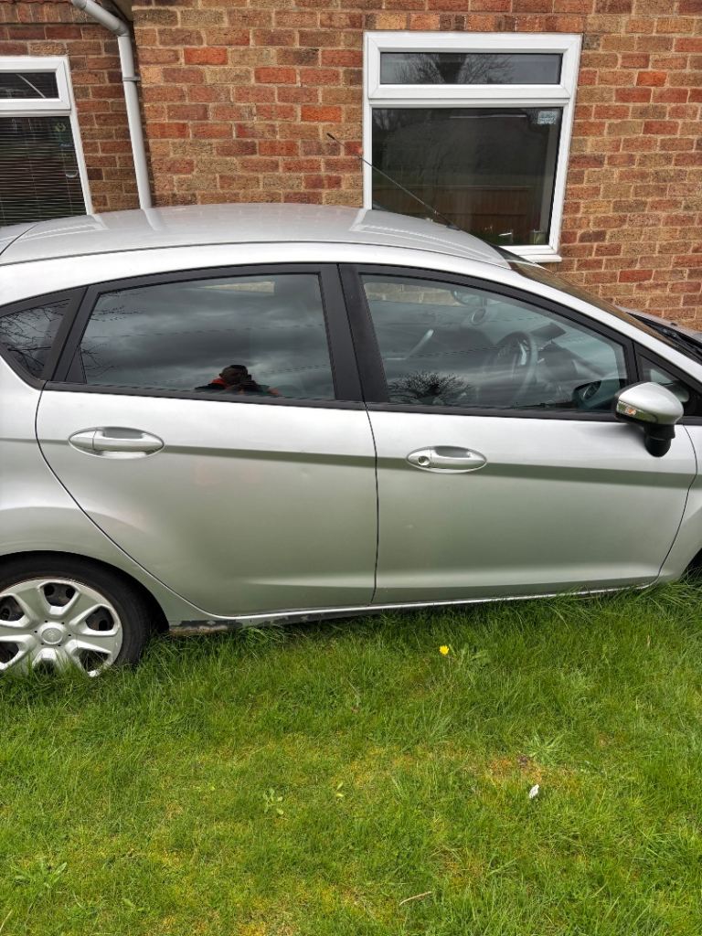 Ford Fiesta 2010 silver 1.4 Diesel