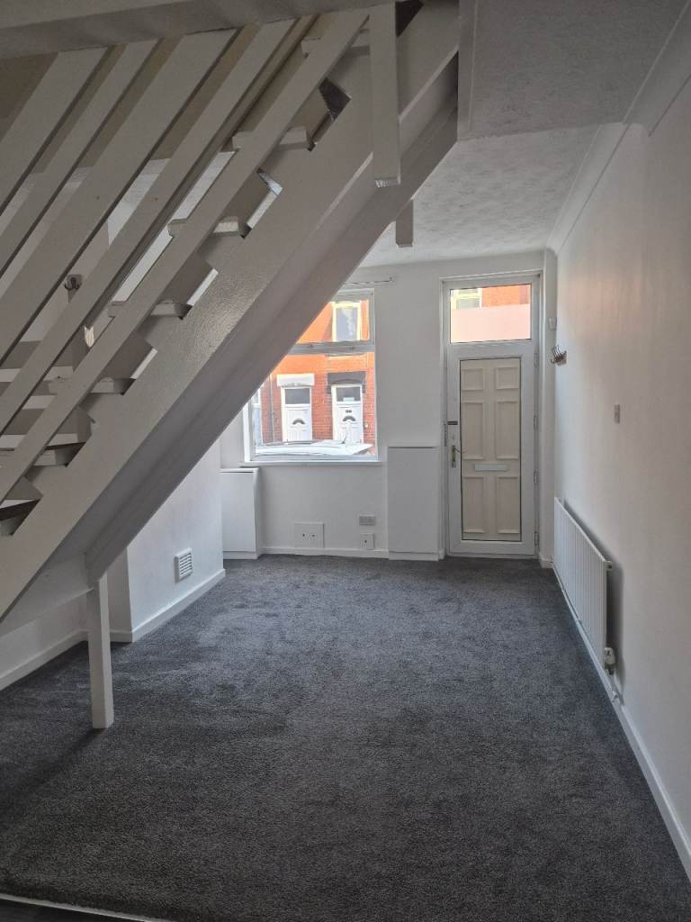 2 bedroom proeprty to rent 