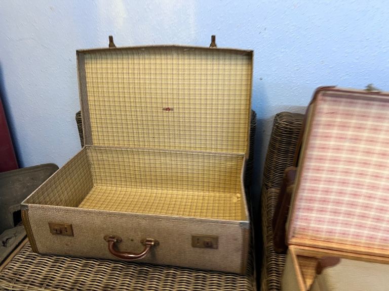 Vintage suitcases and clothes for clearance 