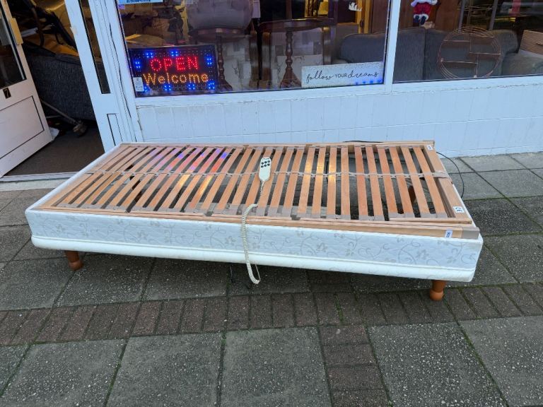 Lec rise and recliner single bed