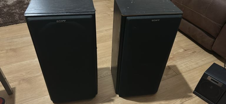 Huge Sony speakers  - 55 cm tall - from the vintage D707 system 
