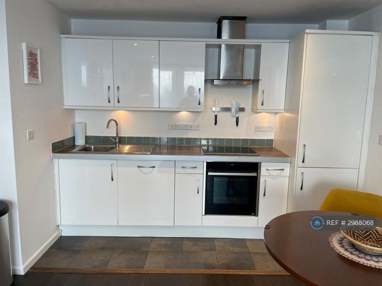1 bedroom flat in Brandon Villas, Bristol, BS8 (1 bed) (#2988068)