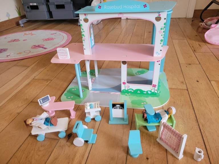 Early Learning Centre ELC Rosebud Hospital Wooden Kids Play house with furniture 