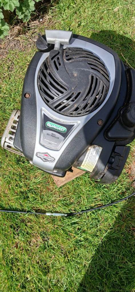 Brigs & Straton lawn mower engine