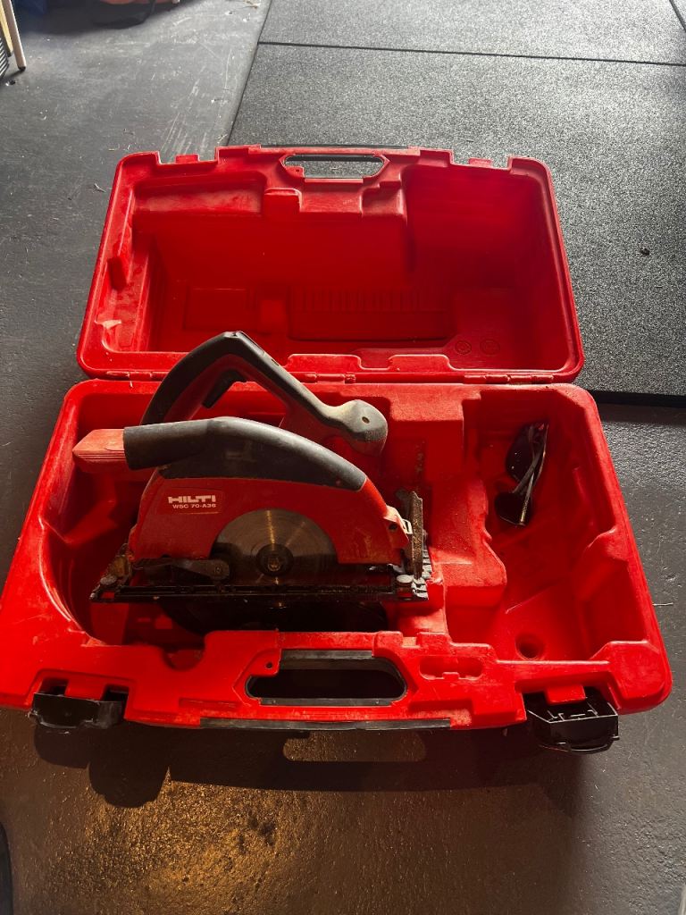 Hilti Circular Saw in Red Hard Case – Good Condition