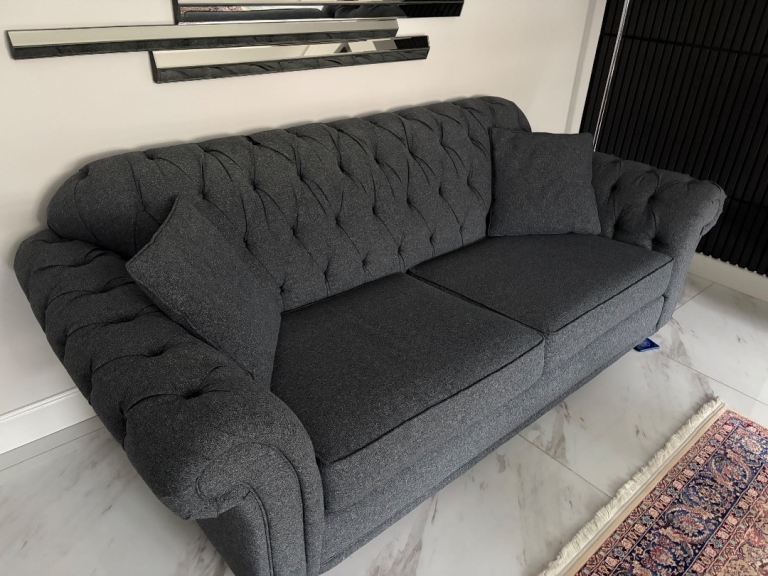 Urgent Sale – Fabric couch in Perfect Condition