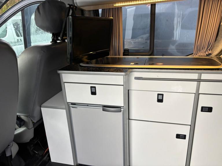 Vauxhall vivaro 2 berth camper 5 seats and 5 belts in good condition 