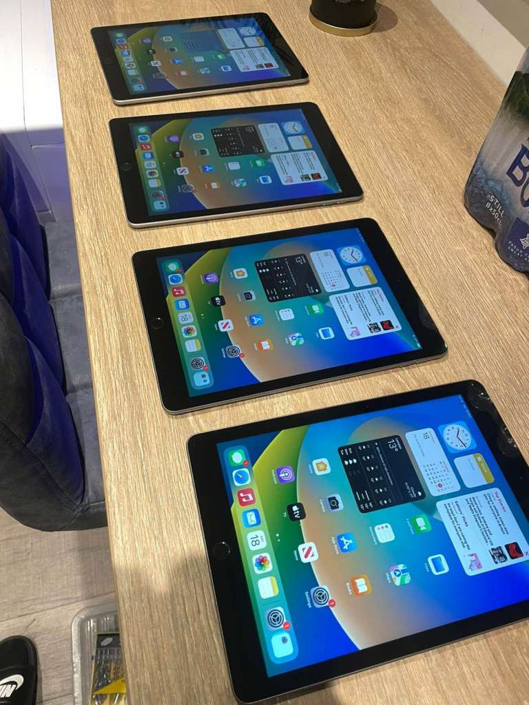 Apple iPad Space Grey -  WiFi + Cellular - Boxed and Charger 