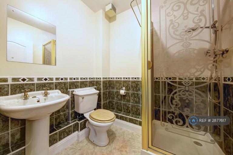 3 bedroom flat in London Bridge, London, SE1 (3 bed) (#2877617)