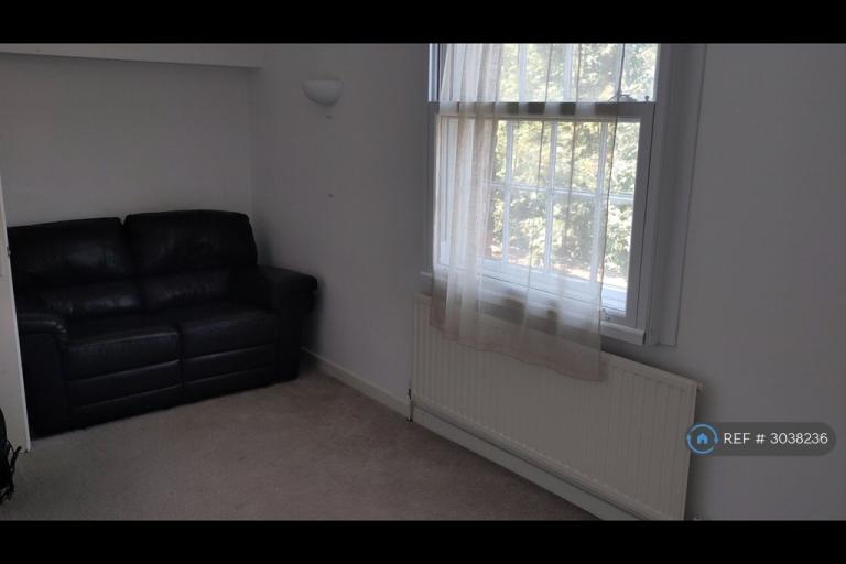 Studio flat in East Reach, Taunton, TA1 (#3038236)