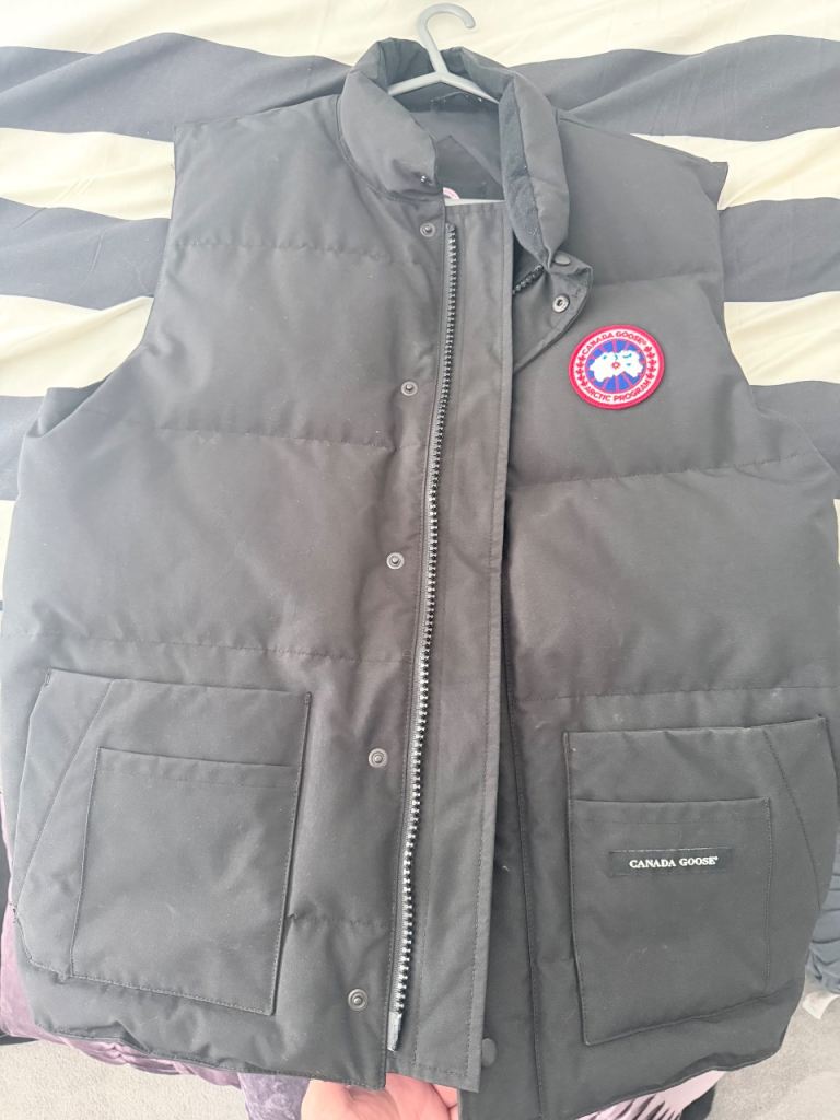 Canada goose gillet 100% authentic. 