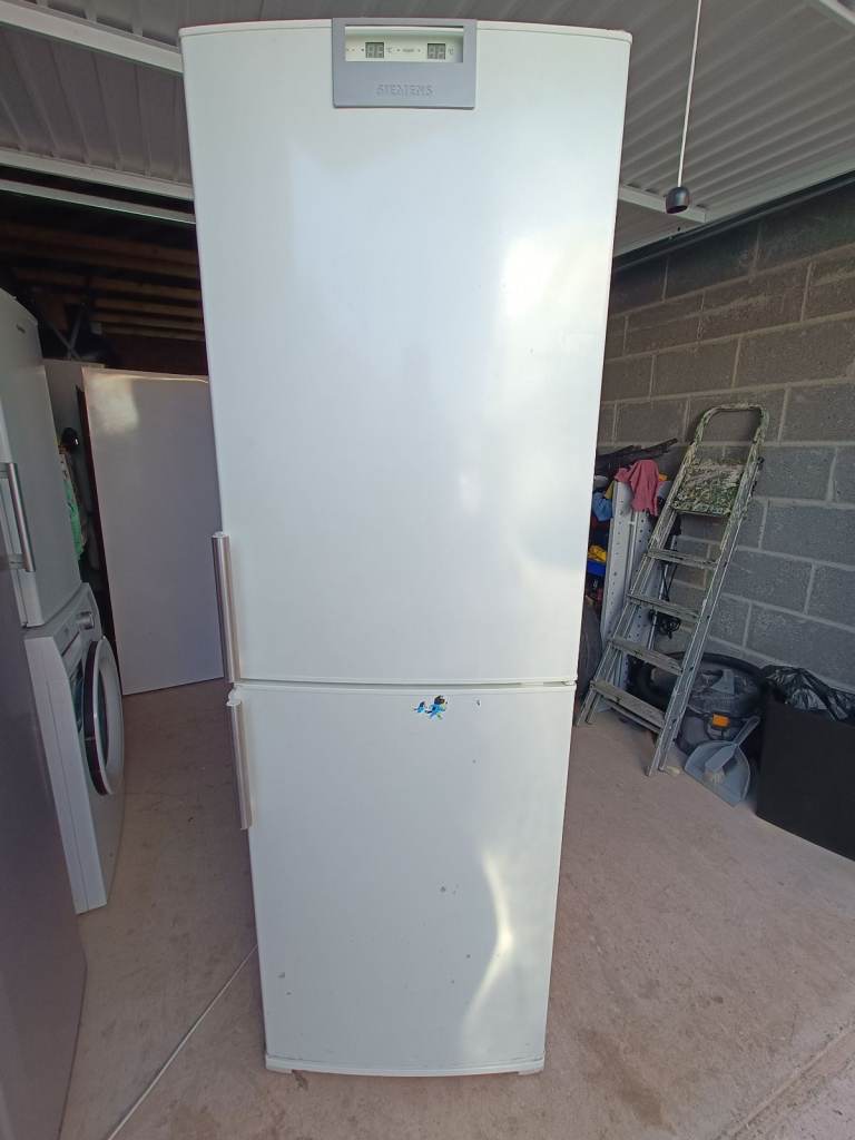 Freestanding Siemens Fridge Freezer (White) - Great Condition