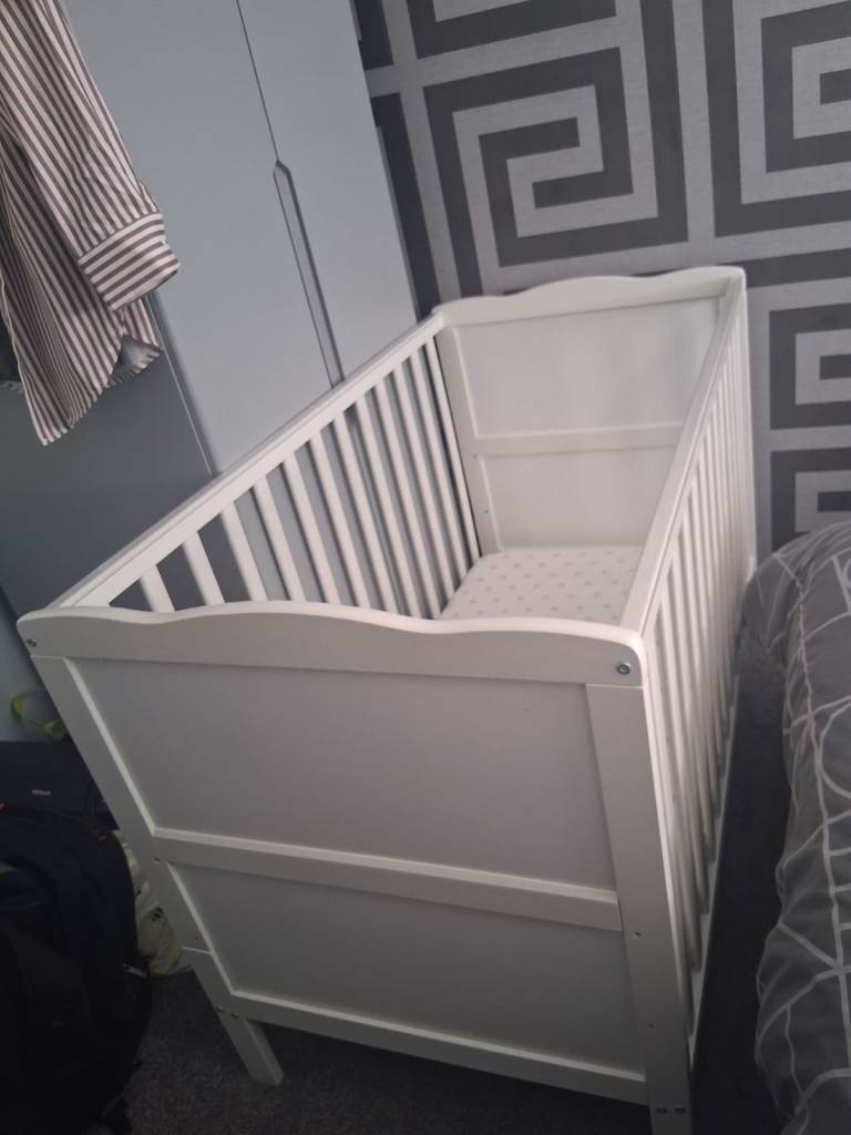 MCC Direct Orlando Wooden Baby Cot/Toddler Bed + Aloe Vera Water Repellent Mattress - WHITE