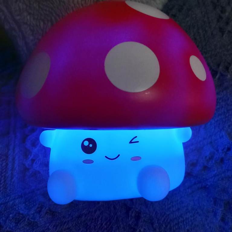 Squishy Mushroom Night Light 7 Colour Changing LED Bedroom/Desk Lamp