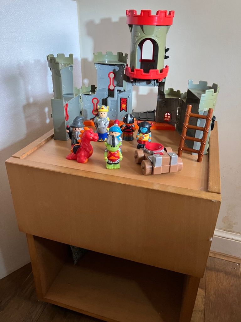 Kids' Toy Castle Playset with Figures – Good Condition