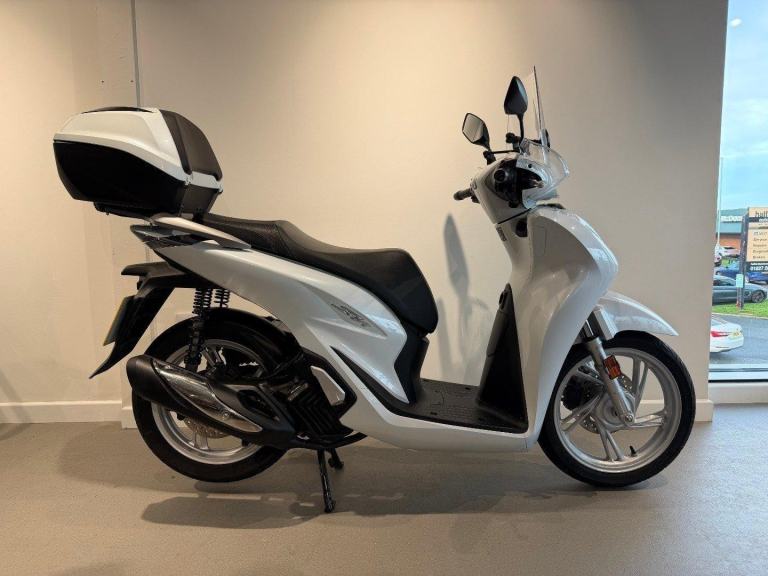 2021 HONDA SH125I, '71 Plate with 5071 miles