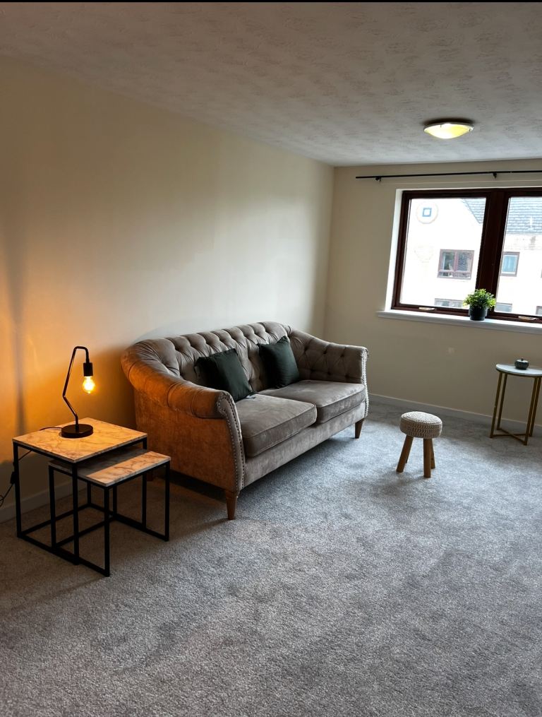 Fully furnished 1 bedroom in Paisley road west 