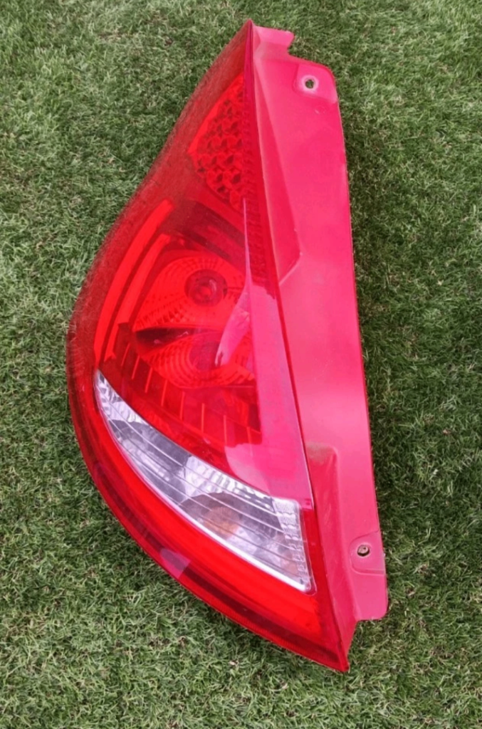 GENUINE FORD FIESTA MK7 PASSENGER SIDE REAR TAIL LIGHT