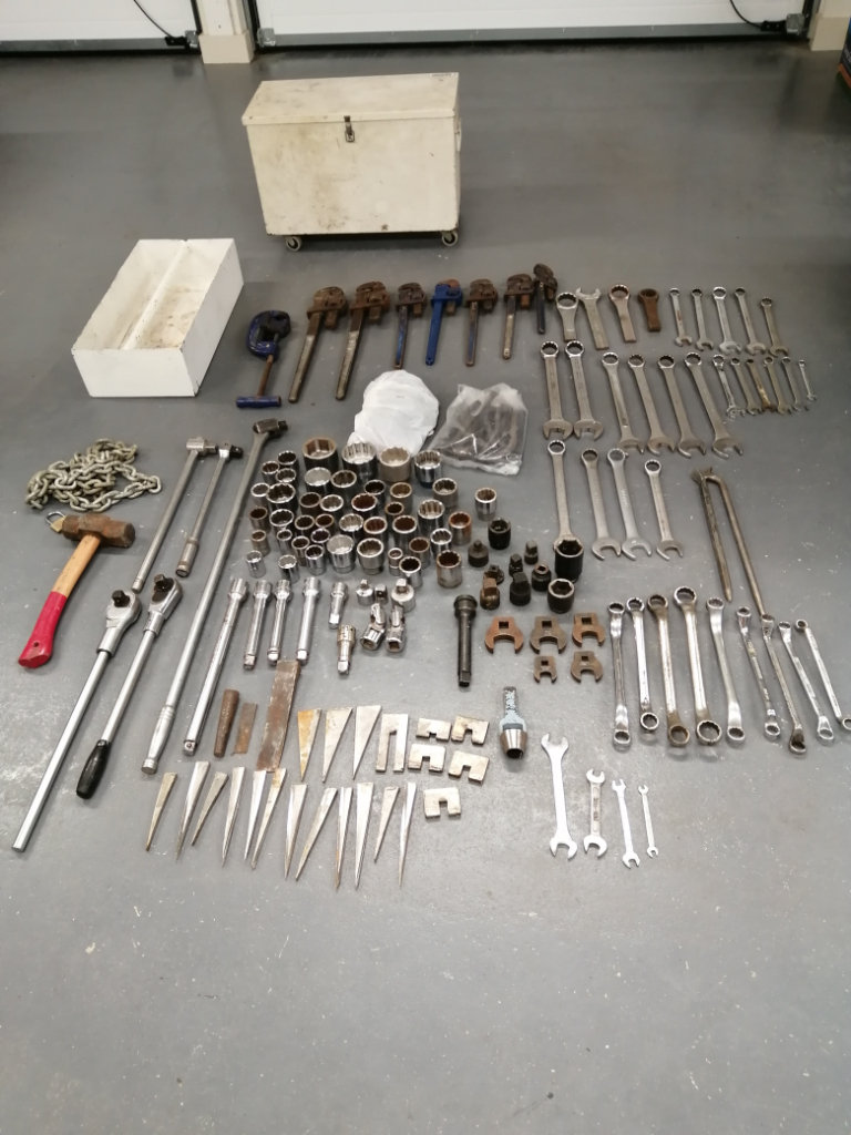Large amout of heavy industrial tools, 3/4 sockets, bars, spanners etc.